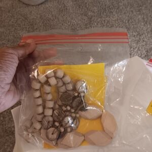 💕Natural wood look beaded necklace and bracelet set.